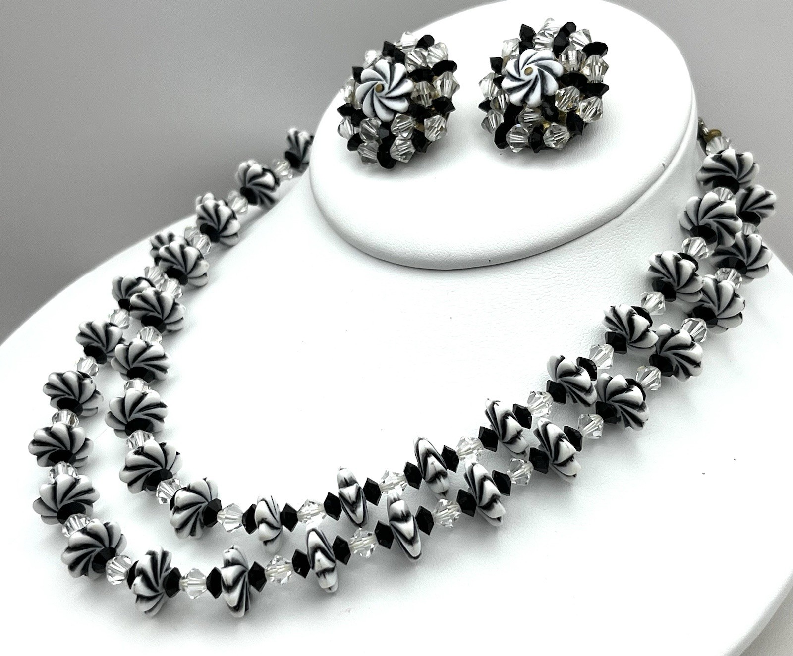 Vintage WHITE & BLACK Plastic FLOWER Two Strand Necklace & Earrings SWIRLY