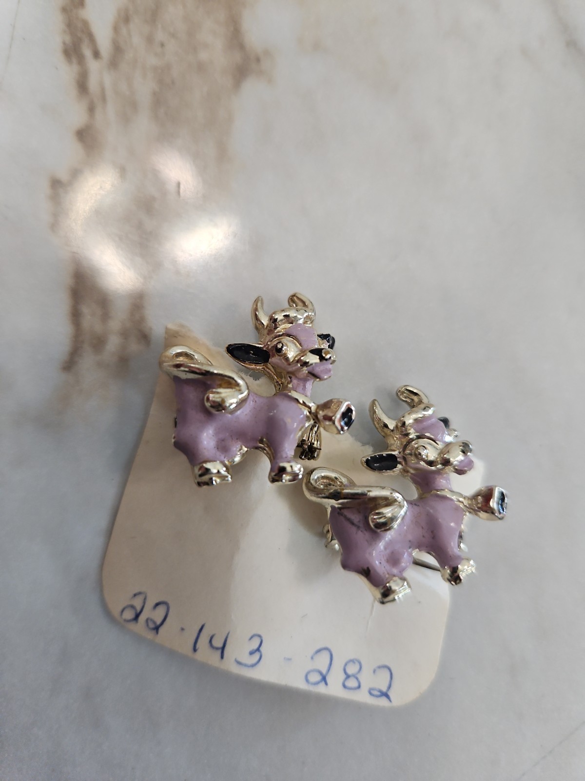 Vintage Gold Tone Cow/Heifer Brooch/Pin 1″ Unbranded X2
