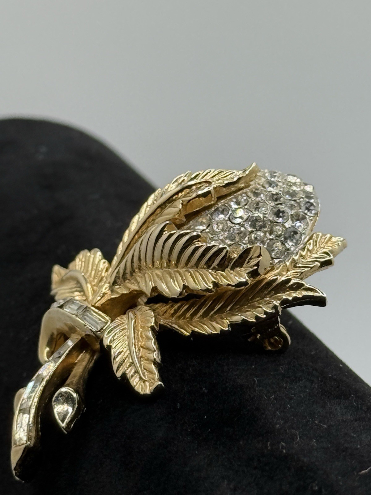 Vintage Coro Brooch Pin Bulbous Rhinestone Flower Bud Gold-tone Finish High End