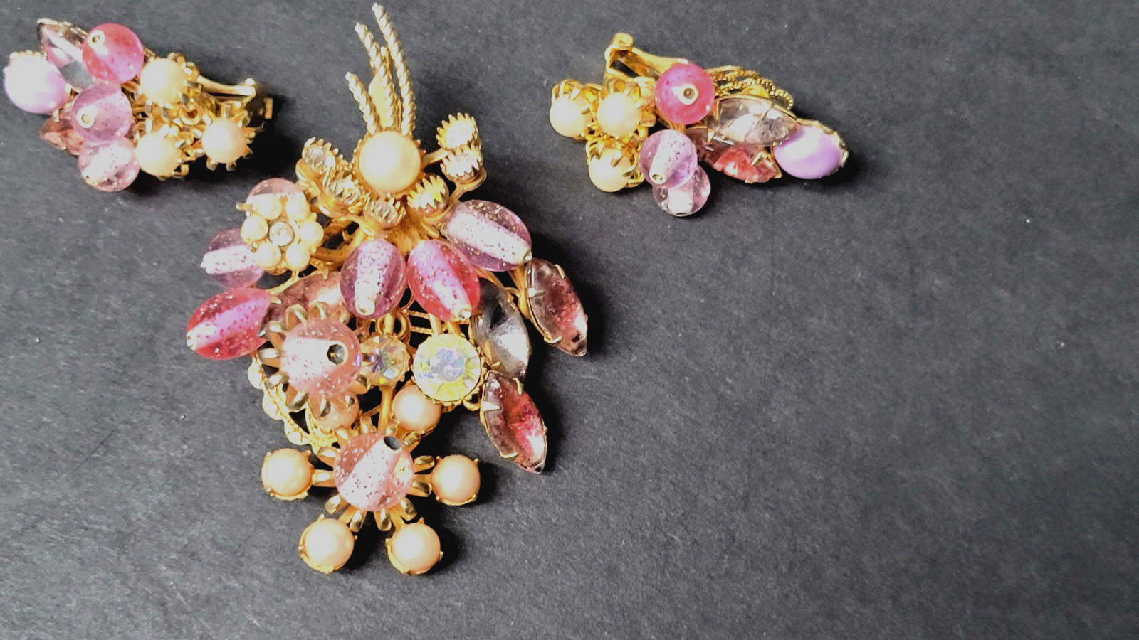 Stunning Flower Pink Rhinestone, Pearls & Beads 3 Pcs. Set