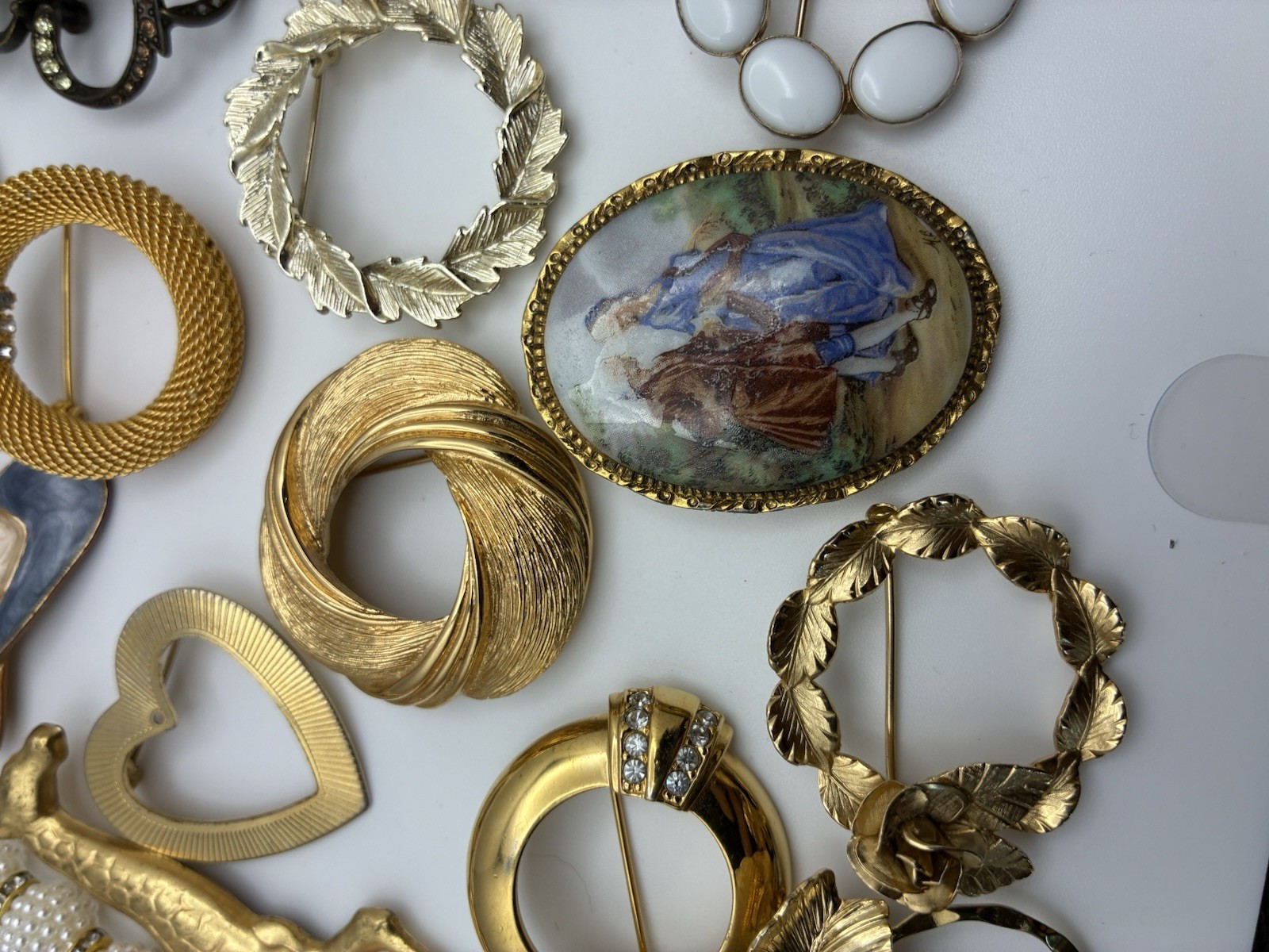 41 Piece Brooch Pin Lot Vintage Gold Signed/Unsigned 2 Missing Stones – Reseller