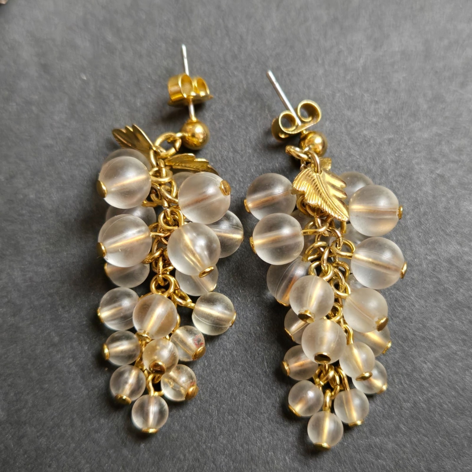 Grape Cluster Pierced Earrings Gold-Tone Leaves Drop Dangle Frosted Beads