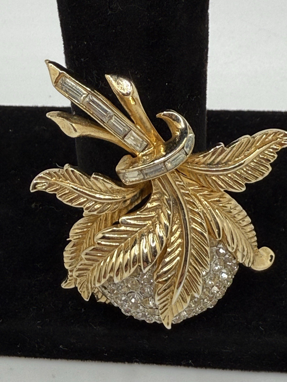 Vintage Coro Brooch Pin Bulbous Rhinestone Flower Bud Gold-tone Finish High End