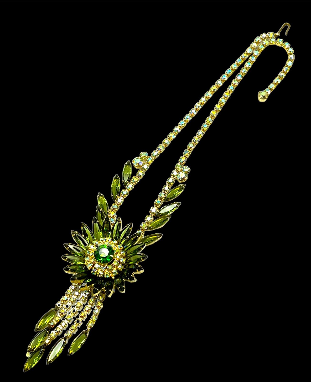 1962 JULIANA D&E EMERALD RHINESTONE MEDALLION DANGLES NECKLACE EARRINGS SET BOOK