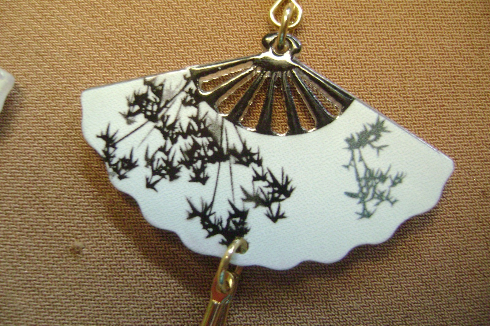NWOT- LONG DANGLE ACRYLIC CHINESE FAN,FLOWERS BEADED 3″ HOOK PIERCED EARRINGS