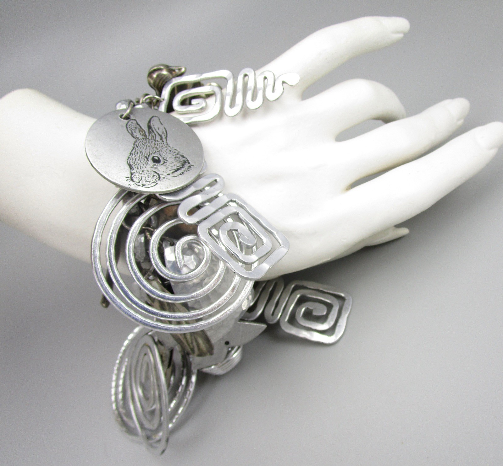 AMAZING 1980’S OVERSIZED ALUMINUM MIXED METAL CHUNKY CHARM BRACELET