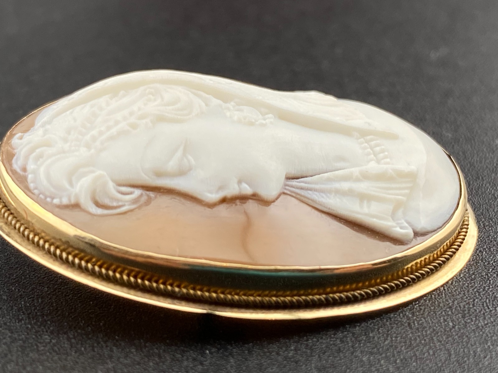 14k Gold Left Facing 1.49″ Hand Carved Cameo Brooch Pin Pendant Authentic 6.7gm