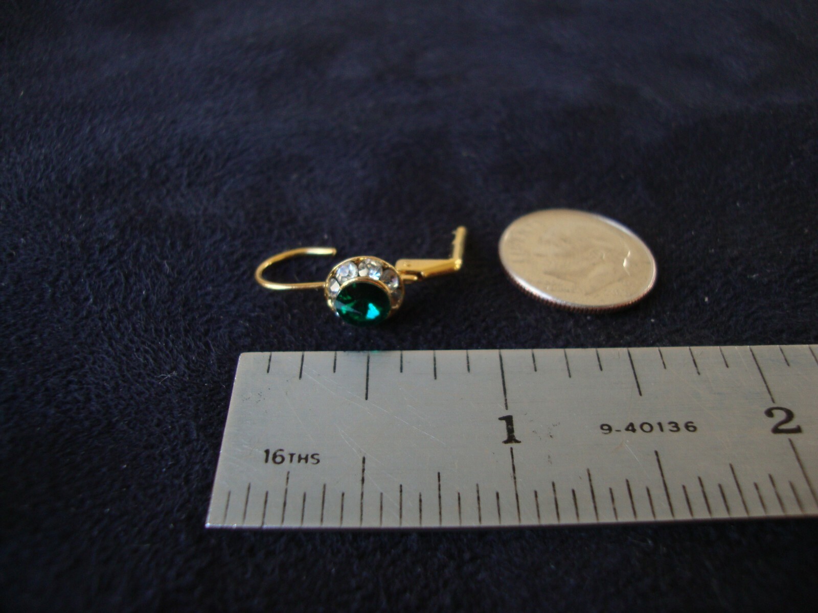 VINTAGE AUSTRIAN CRYSTAL PETITE GREEN & CLEAR CLUSTER GOLD TONE DROP EARRINGS