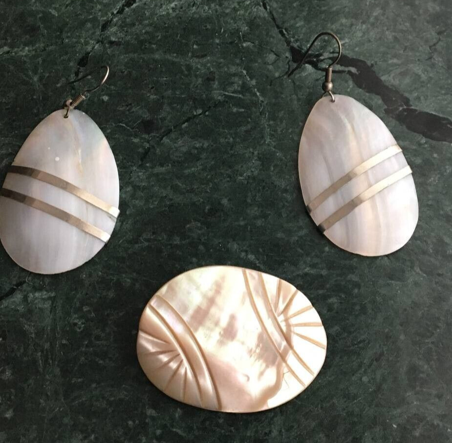 Vintage White and Gold Shell Earrings And Pendant Women’s Jewelry Set