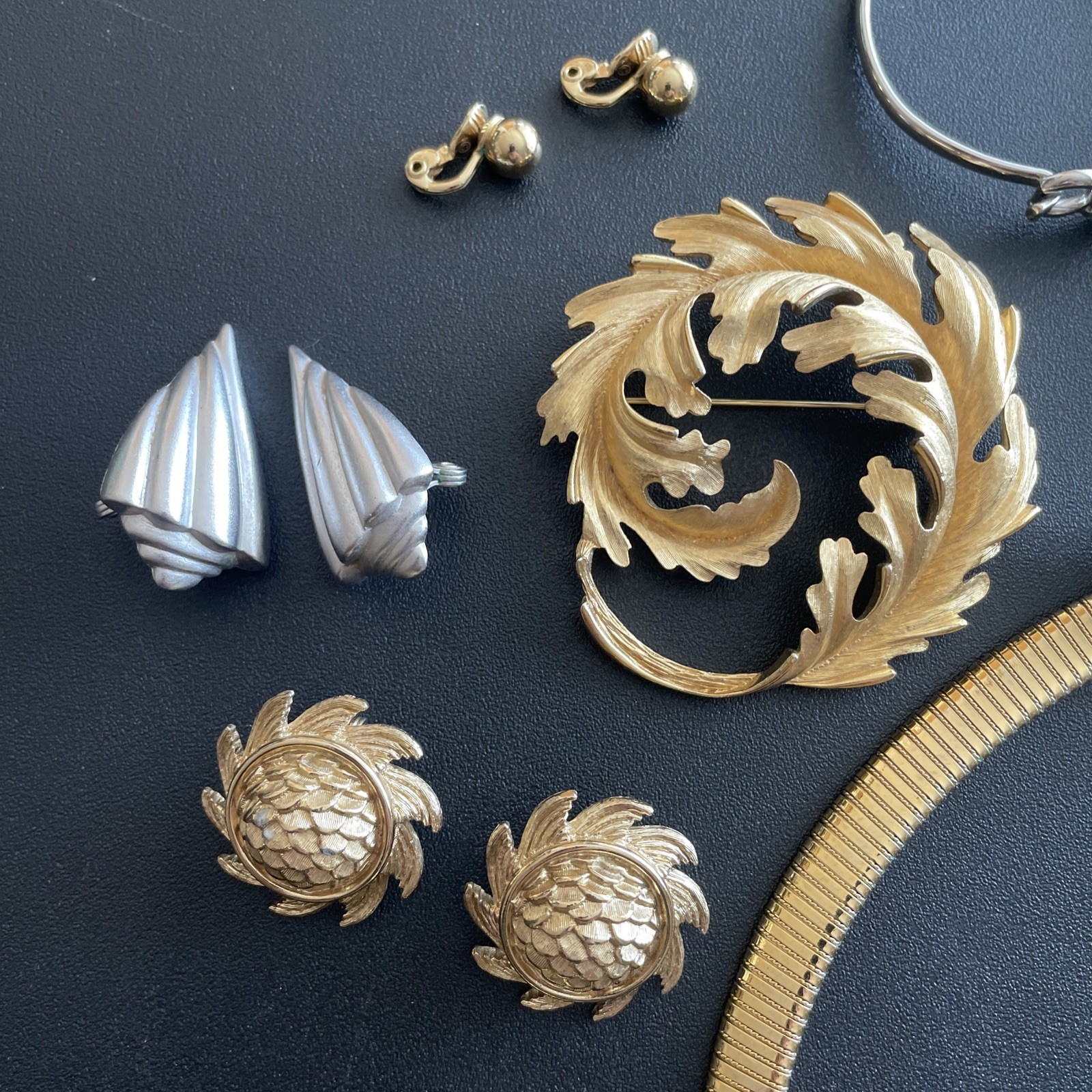 MONET Lot of 19 Pieces Gold & Silver Tone Jewelry Earrings Brooches Necklaces