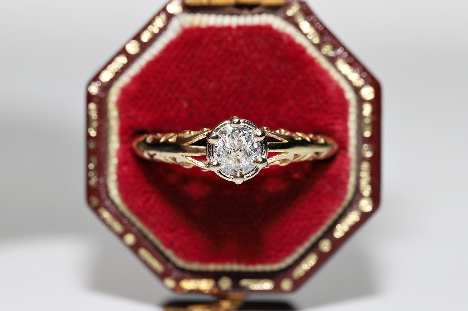 18k Gold New Made Natural Diamond Decorated Solitaire Ring