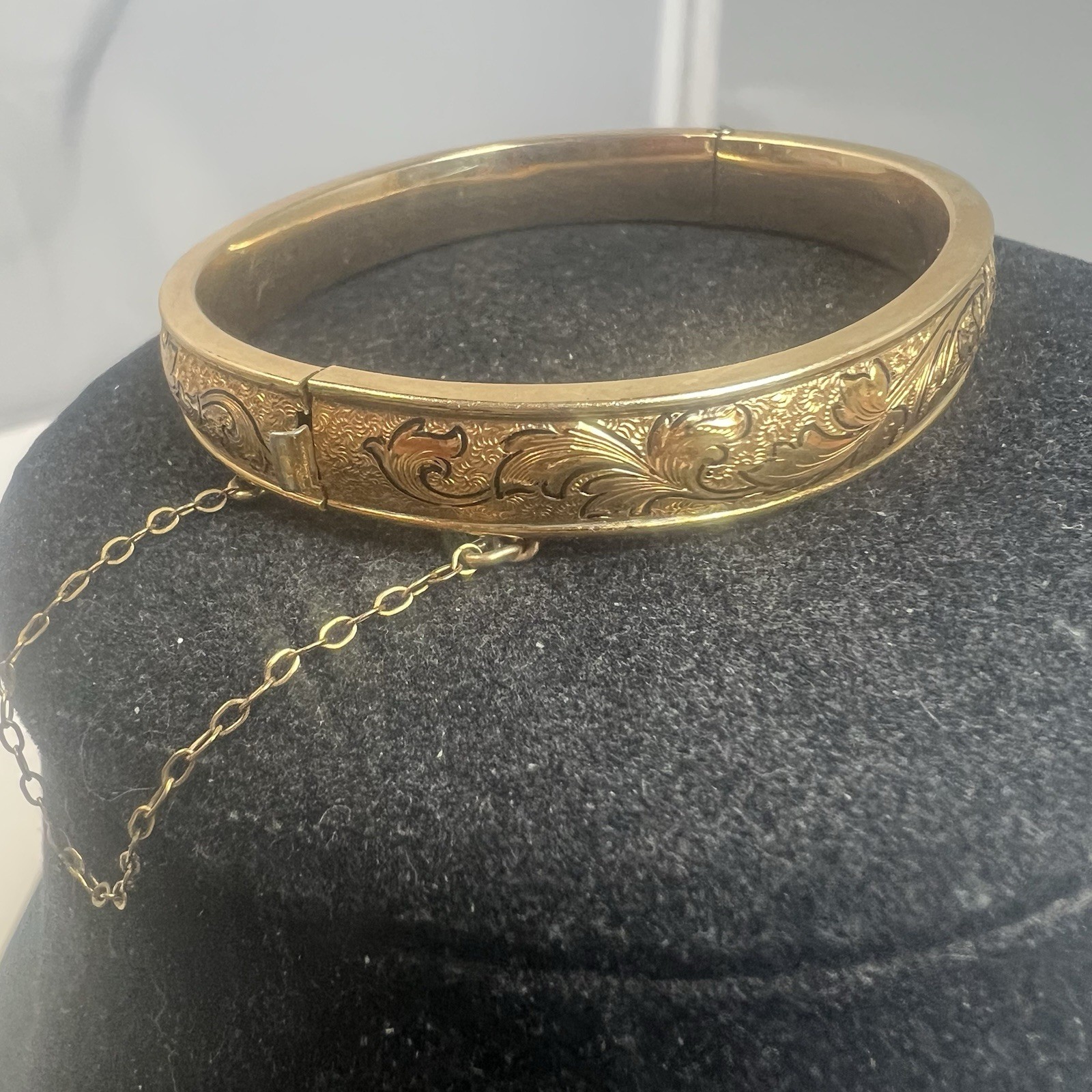 Vintage BB Binder Brothers 1/20-12k Gold Filled Etched Hinged Bangle Bracelet
