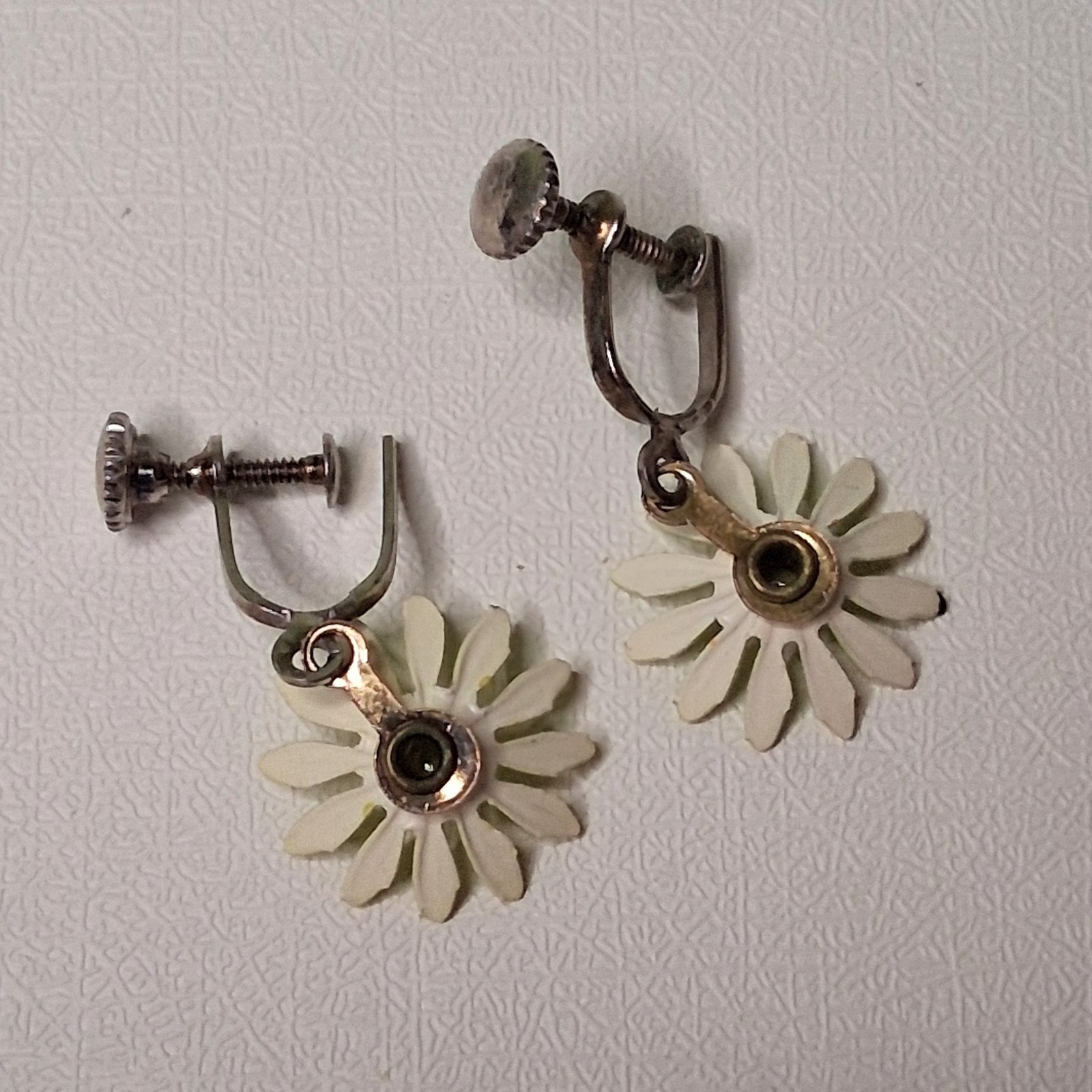 Lime Green Enamel Daisy Earrings Screw Back Mod Flower Power Retro Vintage 1960s