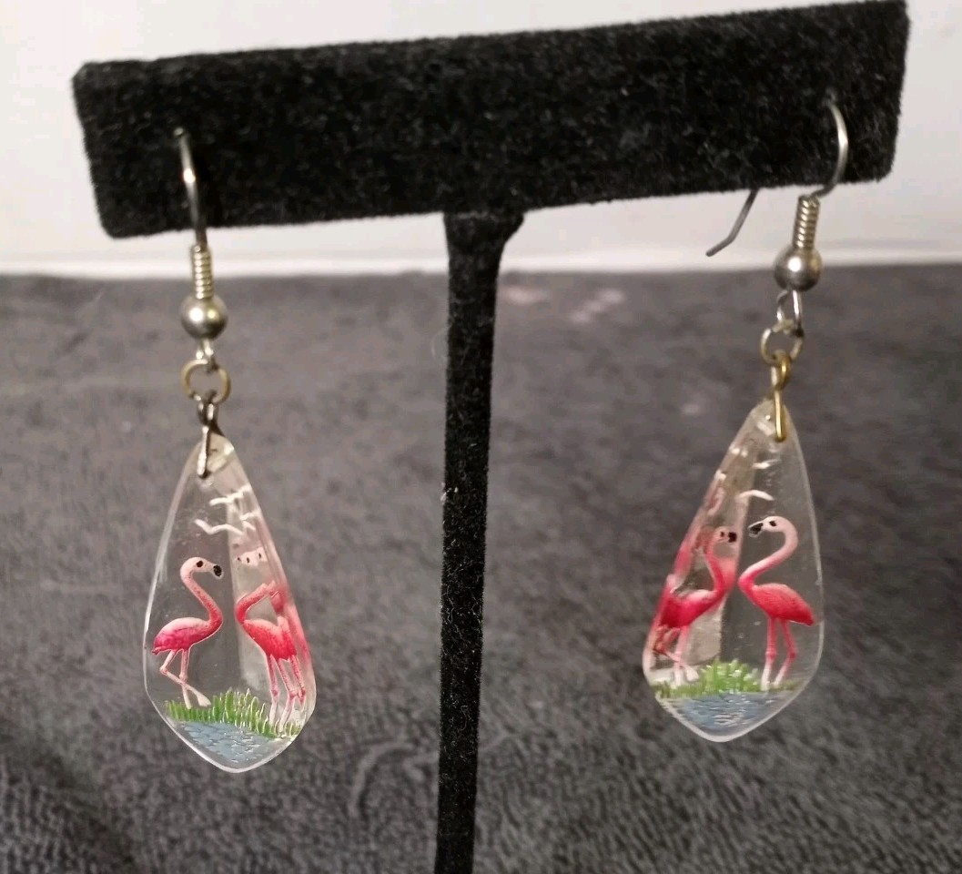 VTG ACRYLIC FLAMINGO PIERCE EARRINGS 1 1/2″ LONG X 3/4″ WIDE