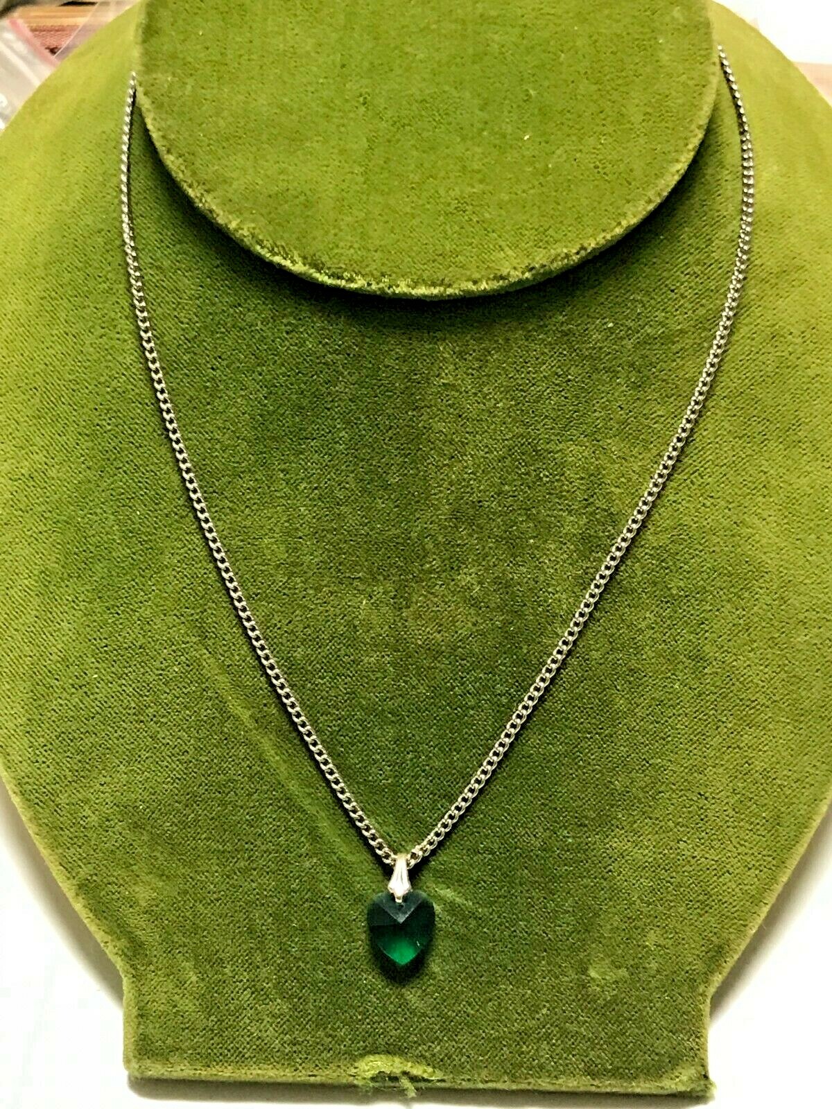 VTG NECKLACE~SIMULATED EMERALD HEART MAY BIRTHSTONE~15.5″~SILVER TONE W GIFT BOX