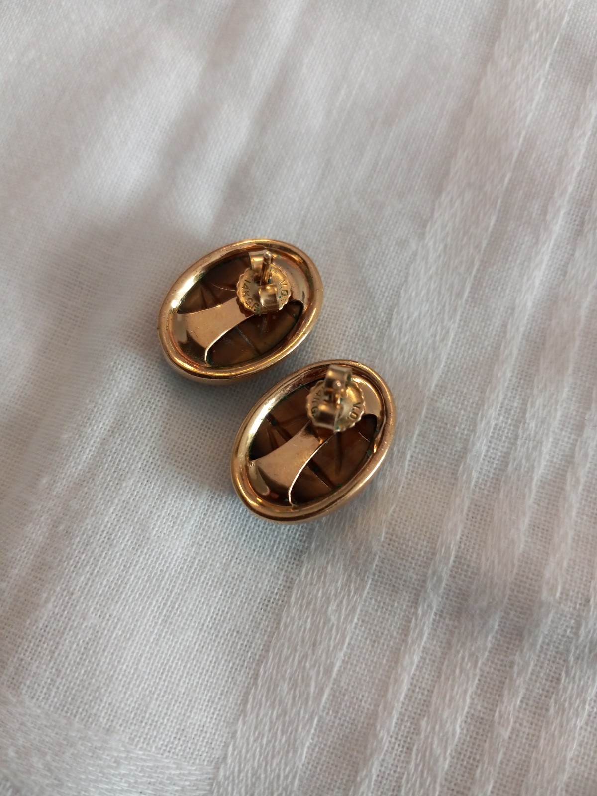 vintage gold filled tiger’s eye scarab stud earrings Unmarked