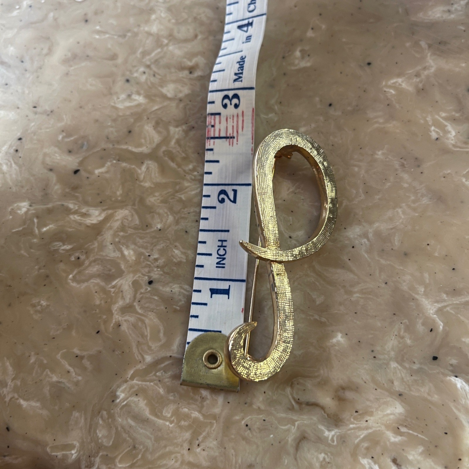 Vintage Monogram Allison Reed Gold Textured Script Letter P Initial Brooch Pin