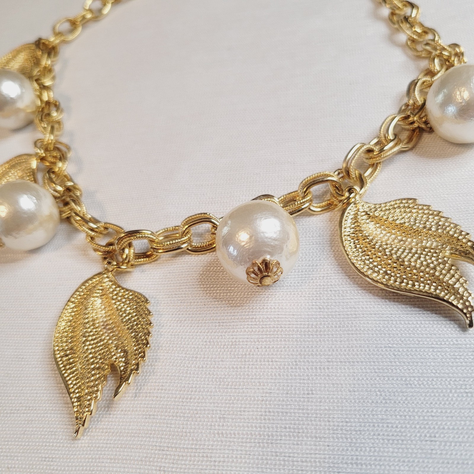 Gold Tone Double Link Rolo Necklace Textured Leaves Simulated Pearls 19 ” EUC