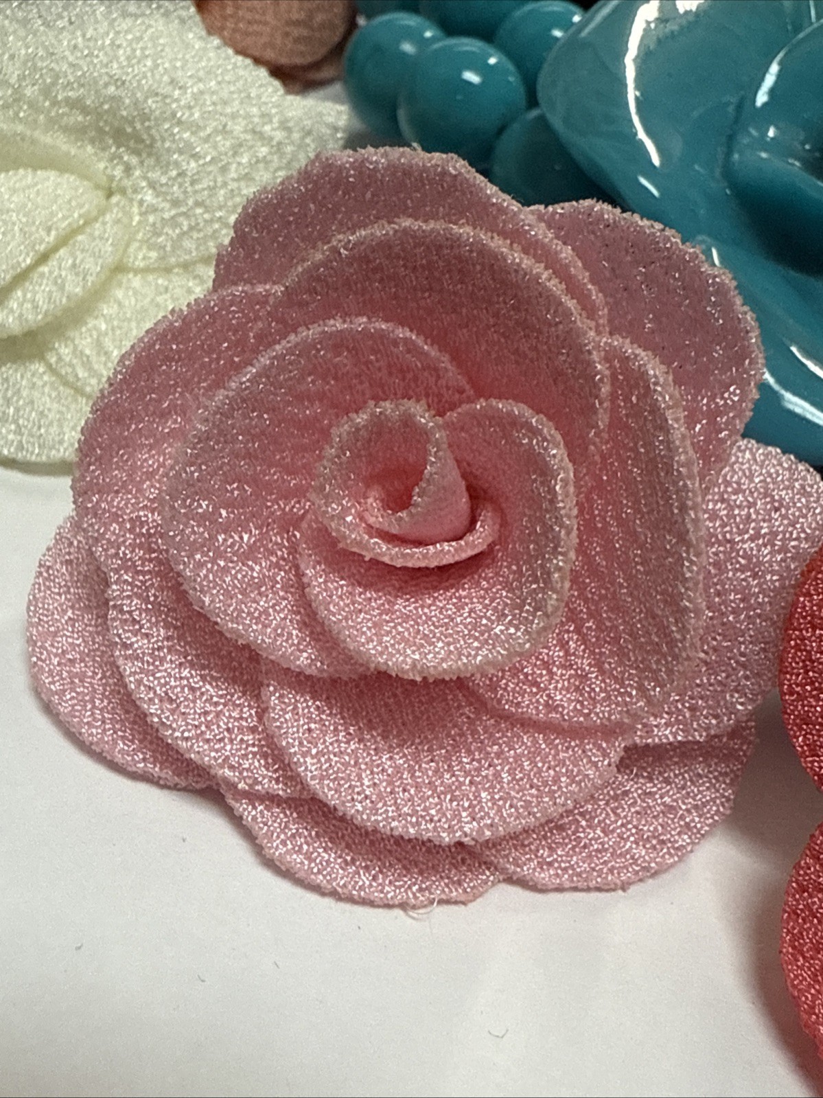 ROSE FIGURE JEWELRY LOT CLOTH FLOWER PINS RING BRACELET MULTICOLOR LOT NEW 19pc