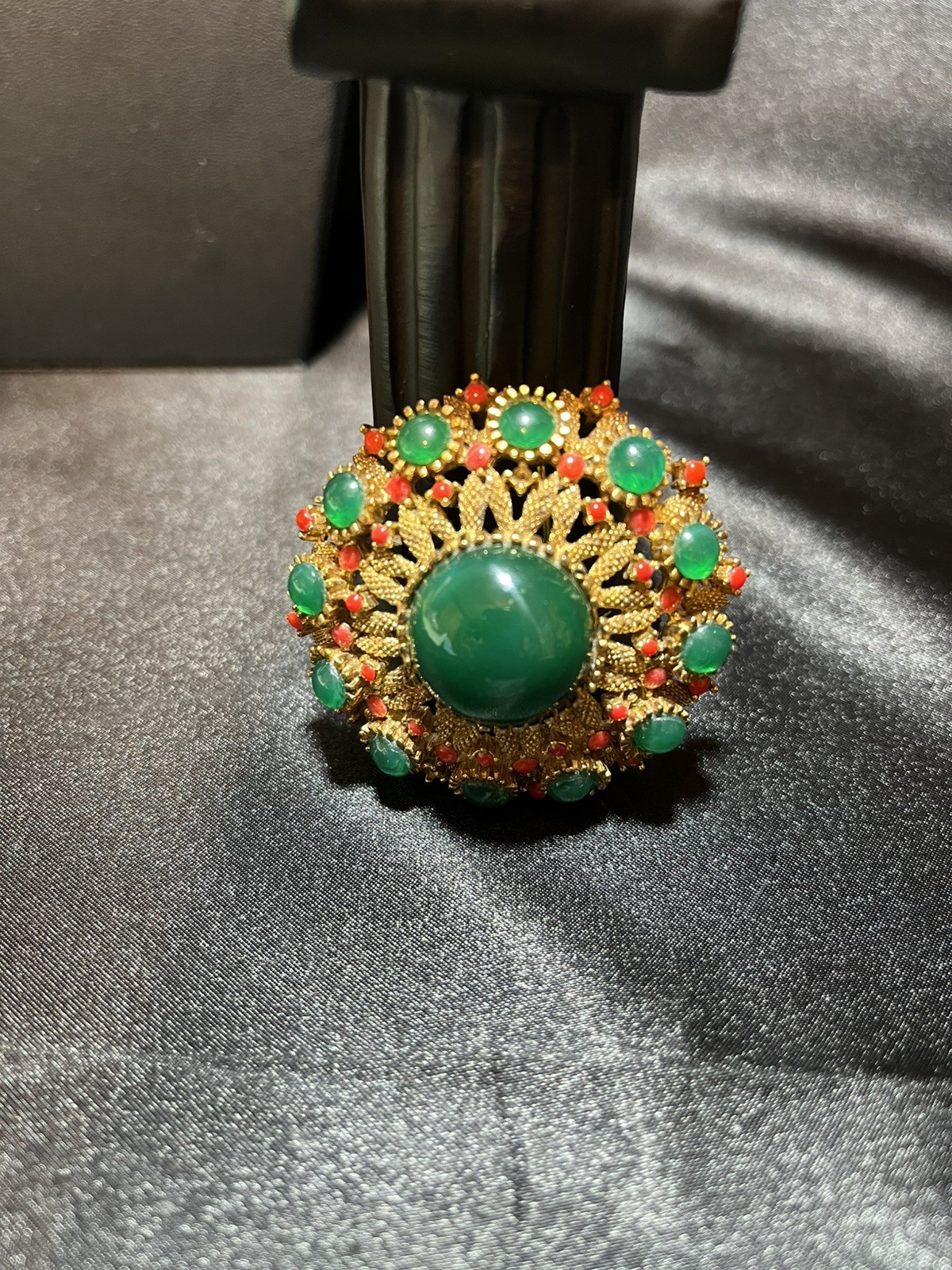 Vintage Signed SPHINX Gripoix Cabochon Peking Glass Brooch
