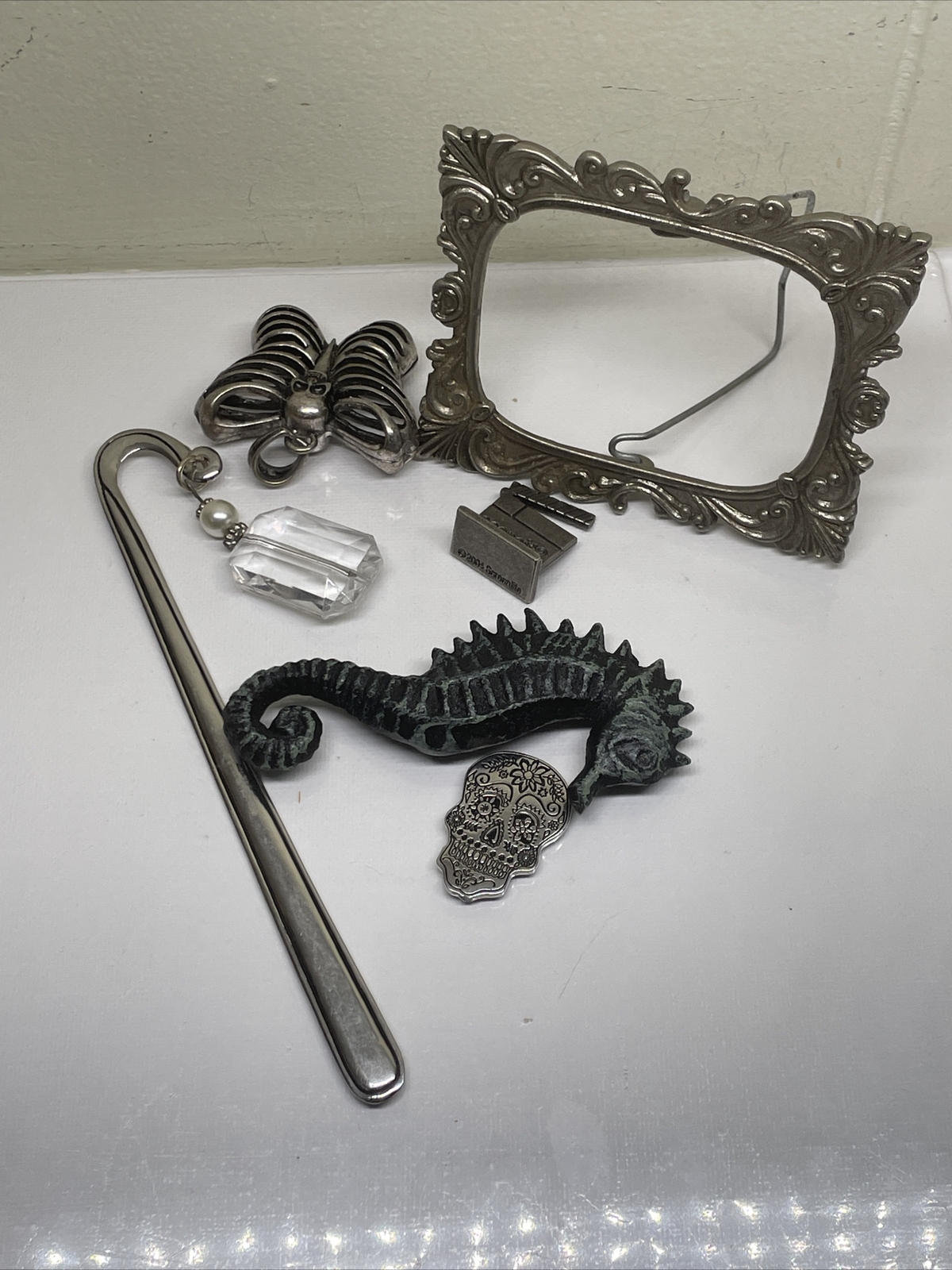 Lot of Metal Decorative Jewelry Assorted Items Seahorse Butterfly Photo H. 6 Pcs