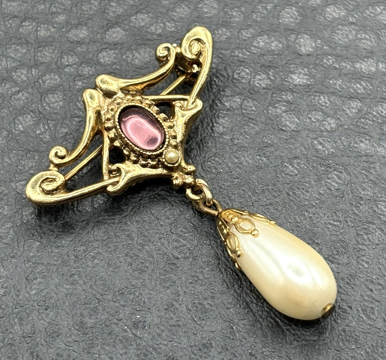 1928 Brand Vintage Pin Brooch Faux Pearl Dangle Purple Gripoix Style Cabochon