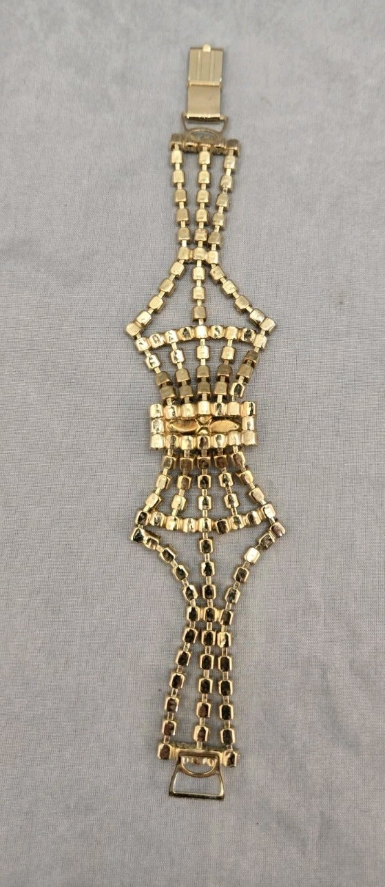 Wide Prong Set Rhinestone Gold Tone Metal Vintage Runway Retro 7.25 in Bracelet
