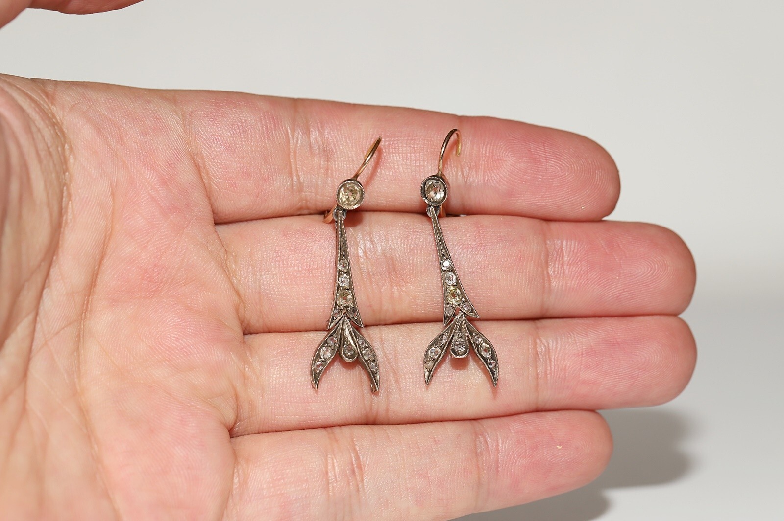 Antique Art Deco Circa 1920s 18k Gold Top Silver Natural Diamond Drop Earring