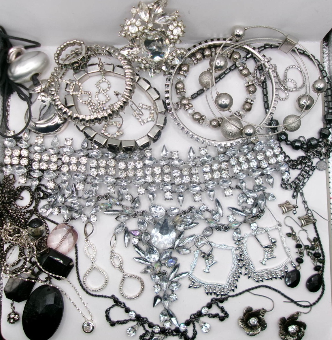 Vintage & Mod Estate Costume Jewelry Lot~AVON~GIVENCHY~KENDRA SCOTT~PD~EXPRESS