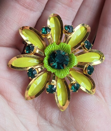Vtg Chartreuse Lime Green Yellow Enamel Rhinestone Flower Brooch Pin Gold Tone