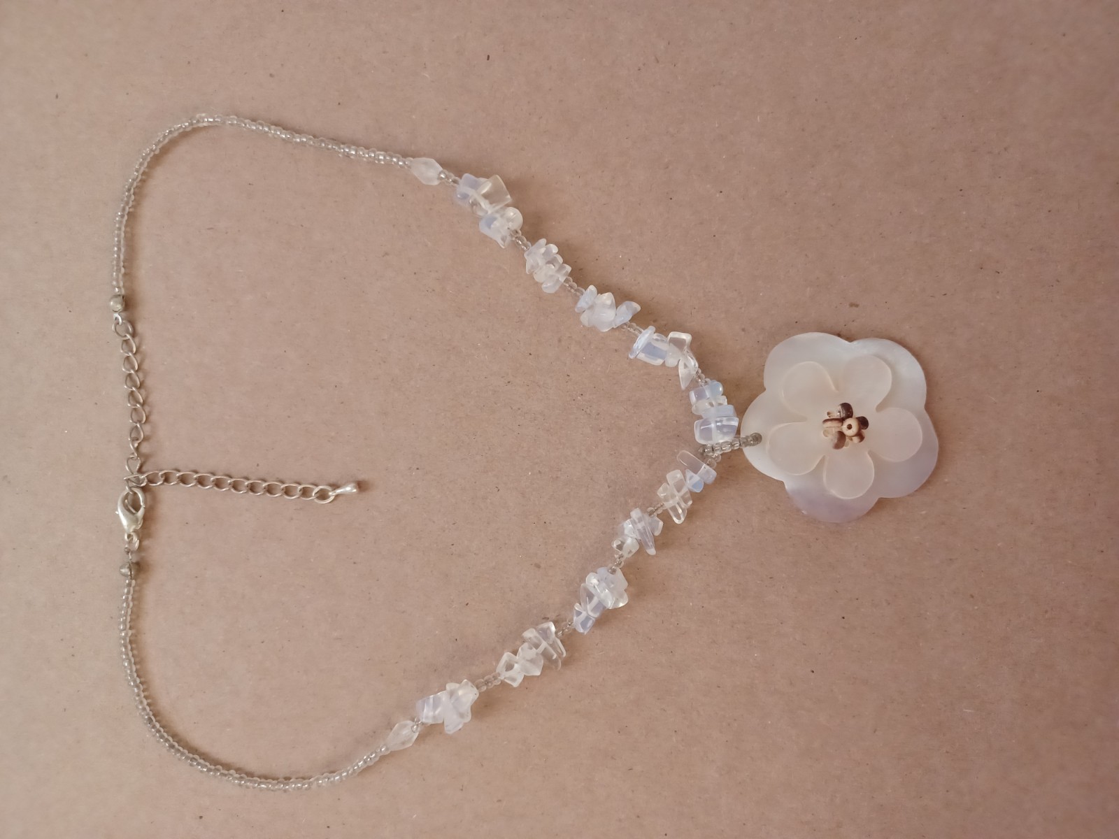 Vintage 90’s Y2K Early 2000’s MOP Shell Flower & Opalite Glass Bead Necklace