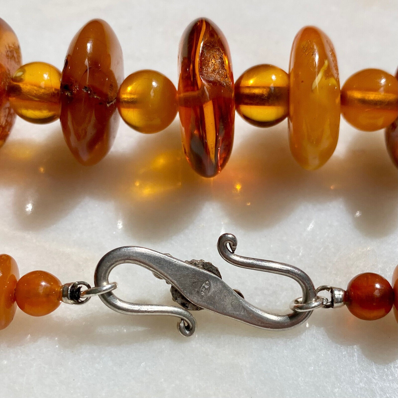 VTG BALTIC HONEY COGNAC BUTTERSCOTCH AMBER GRADUATED BEAD NECKLACE 64 GRAMS 27″