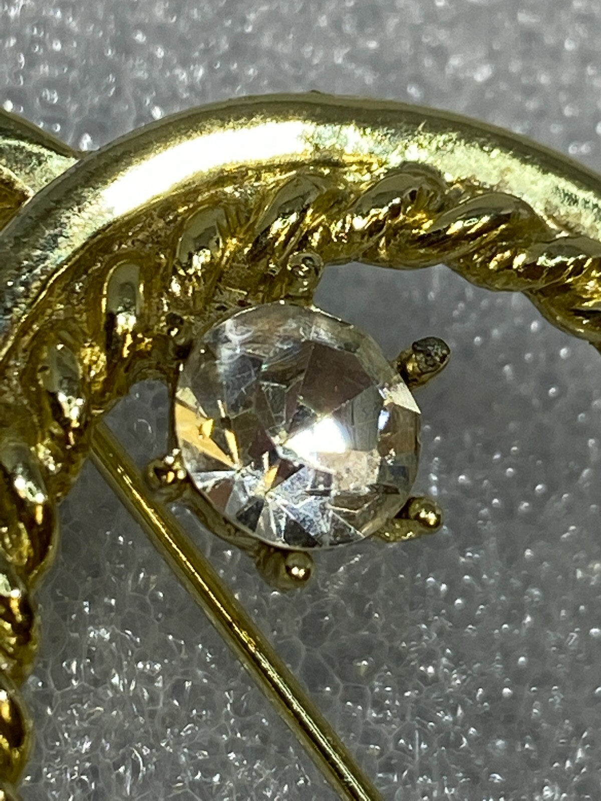 Vtg Clear Glass Rhinestone Gold Tone Loopy Rope Texture & Smooth Curl Brooch Pin