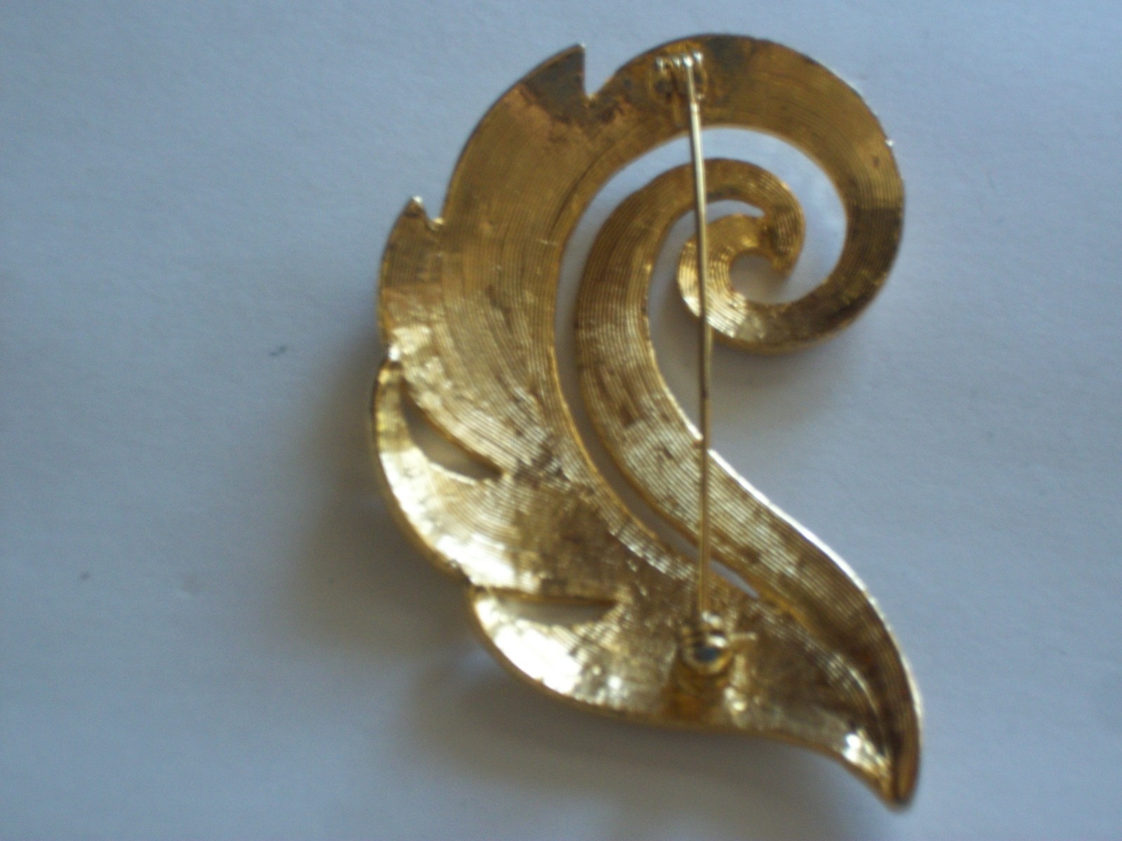 Hammered gold plated curled leaf