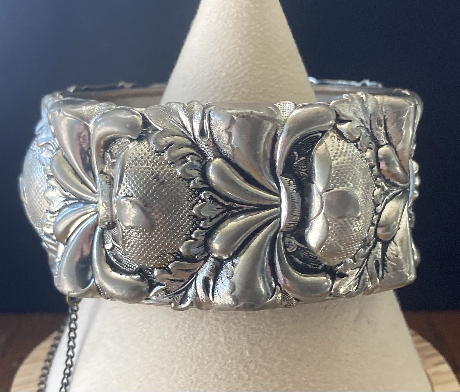 Vintage Chunky Bangle Bracelet Ornate Repousse Hinged Silver Tone 7”