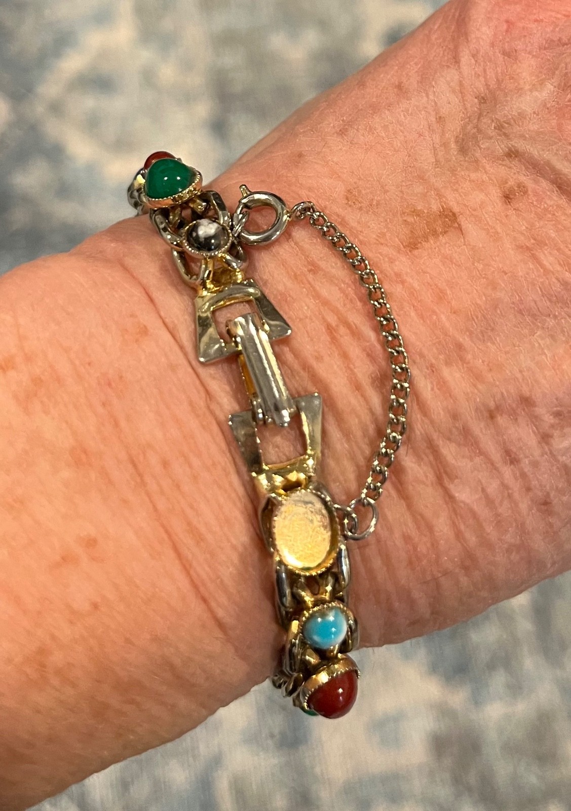 Vtg GREEN/BLUE/RED/BLACK Carbochon Gold Plated Link BRACELET 7″ (Missing Stone)