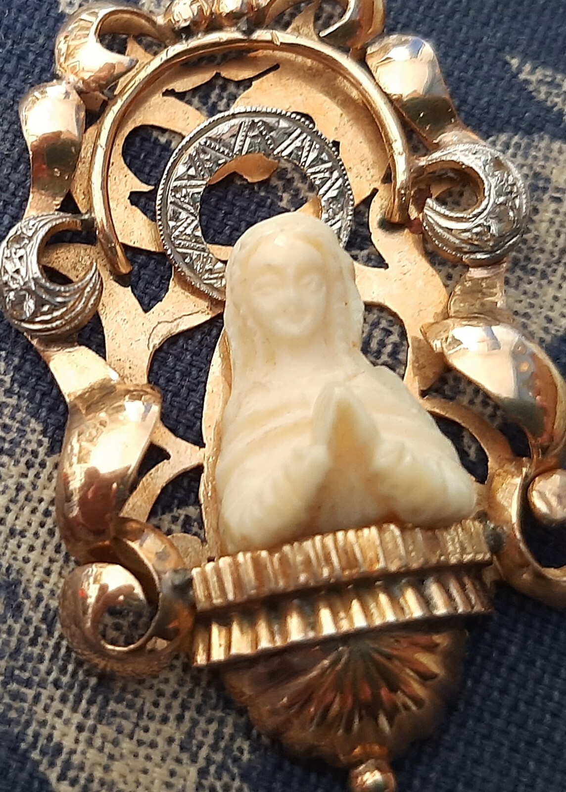 Fine Antique 18K Art Deco Gold Religious European Virgen Mary Pendant Ca 1930-40