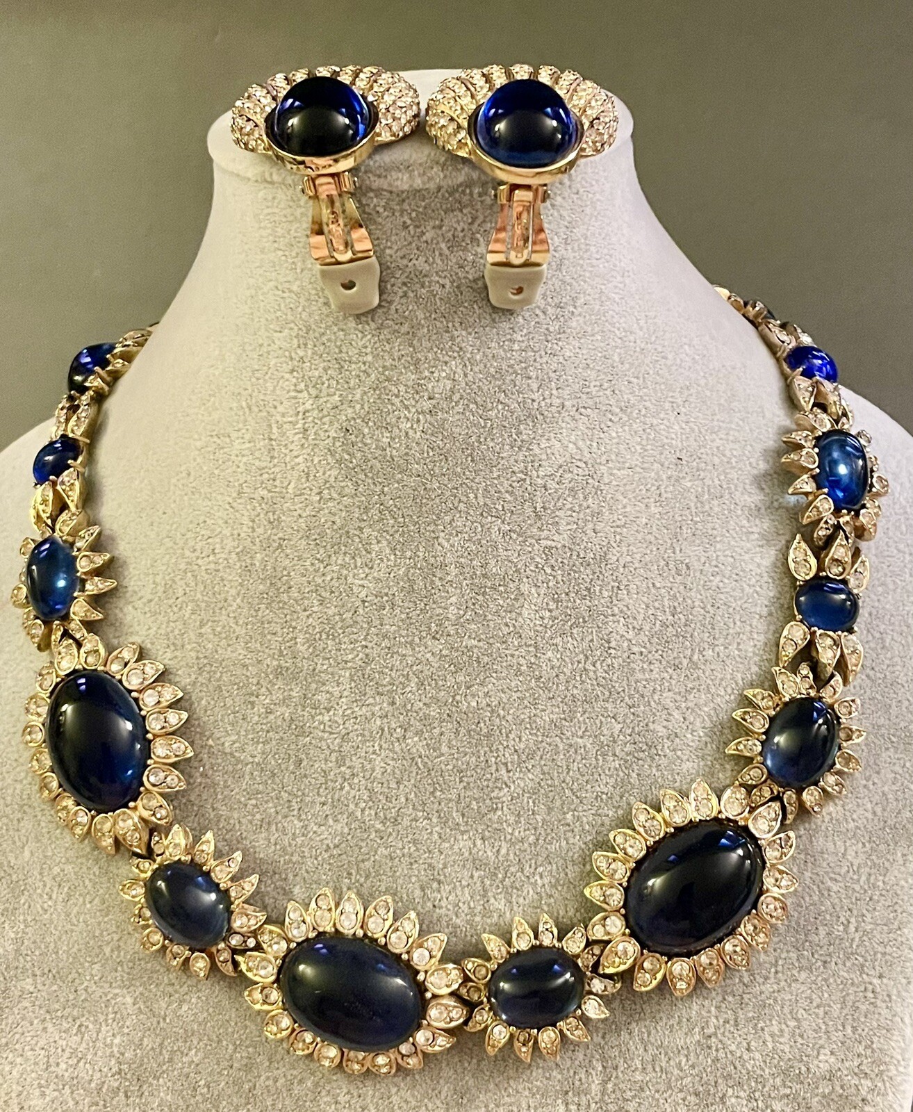 Vintage CINER Gripoix Glass Cabochon Rhinestone Gold Tone Necklace Earrings Set