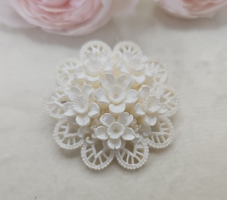 Vintage Carved Flower Floral Bouquet Brooch Pin White Ivory Flower Daffodil