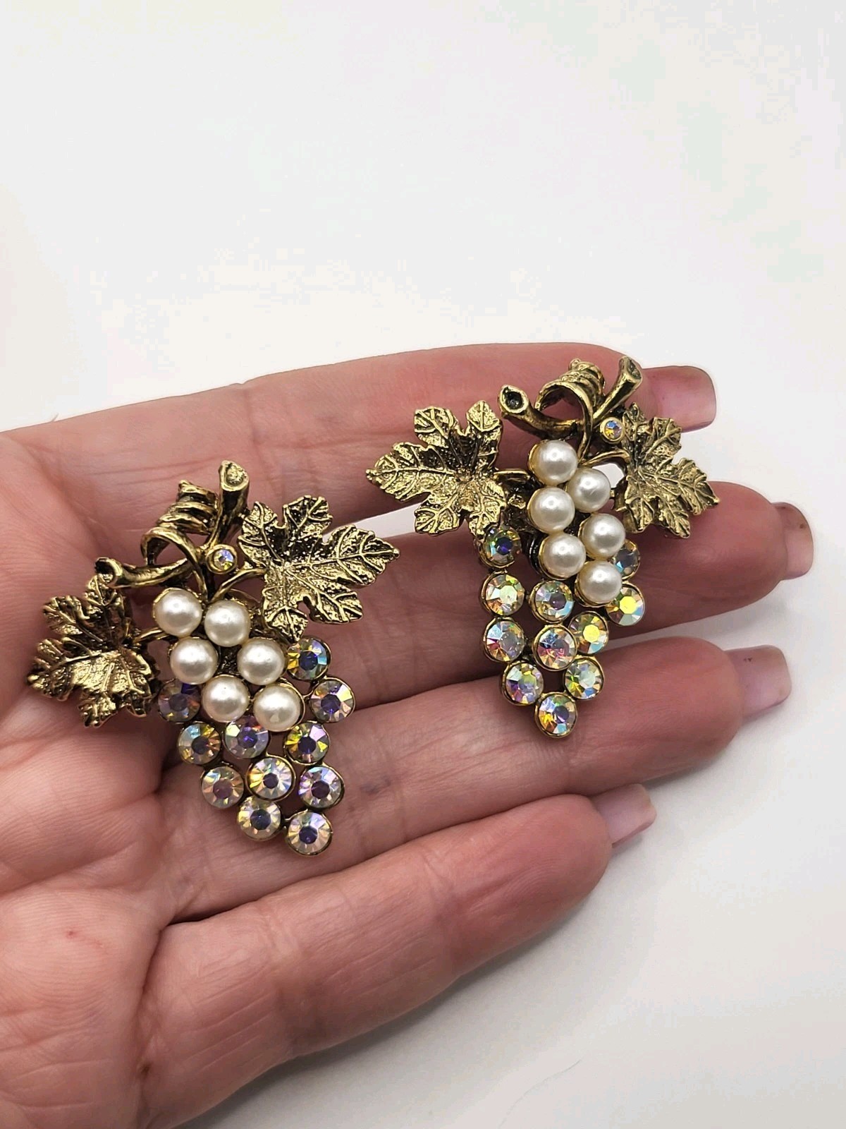 Vtg CRAFT 2 Pc Pearls AB Rhinestone Grapes Gold Plate Lg Brooch Post Earrings