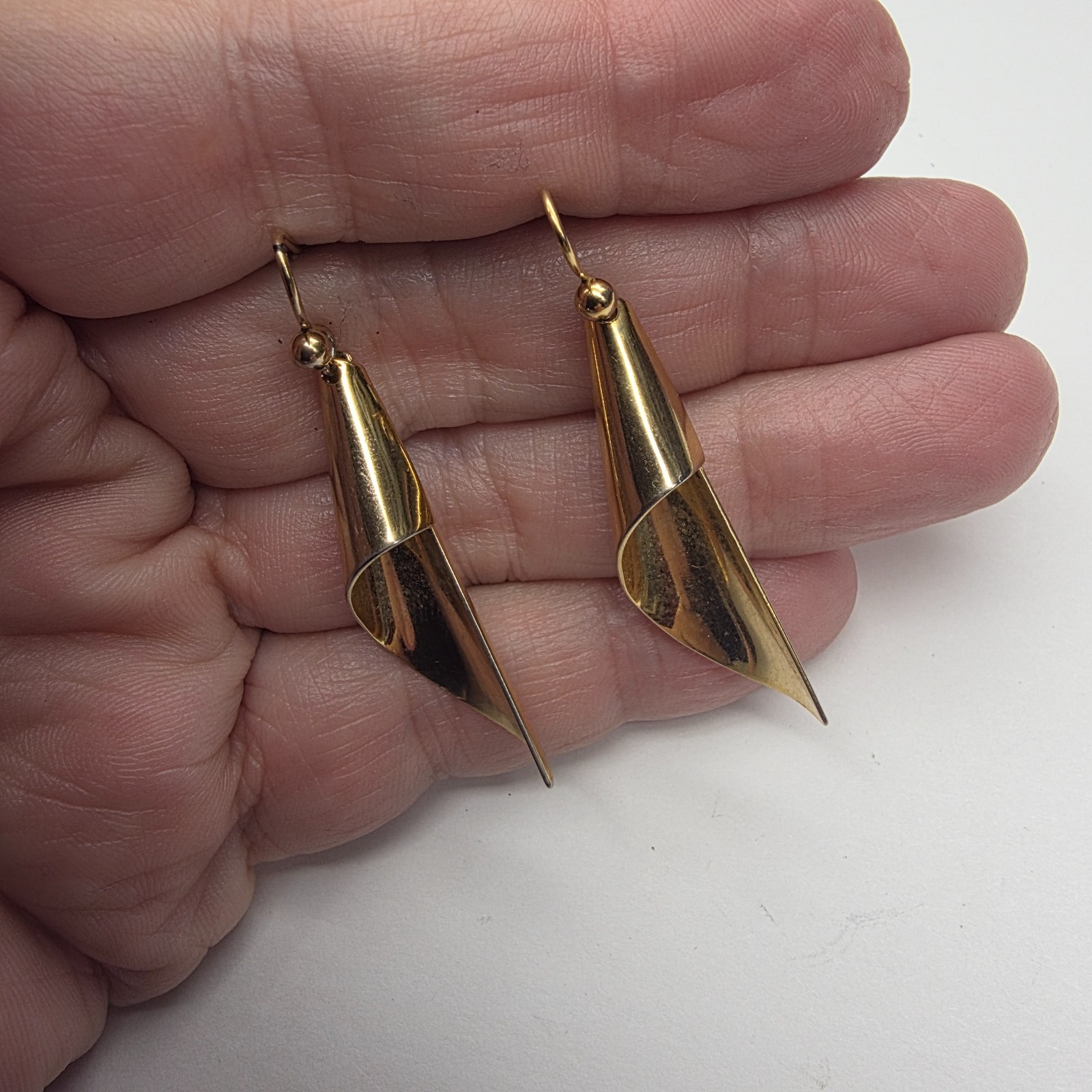 Gold Tone Curled Metal Dangle Pierced Earrings Vintage