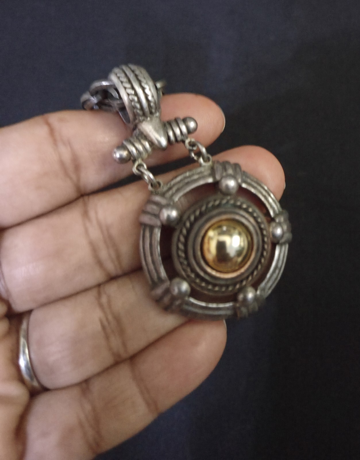 Vtg Silver Tone 20″ Necklace With 2.25″ Pendant