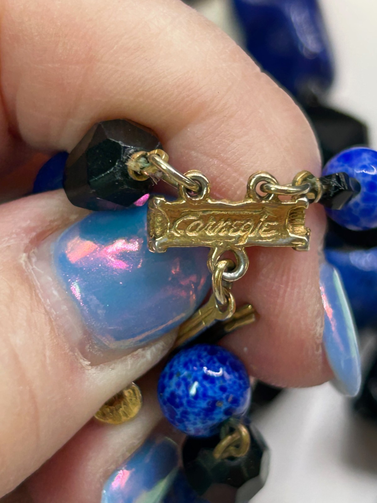 VINTAGE SIGNED HATTIE CARNEGIE CHOKER NECKLACE BLUE TONES & BLACK RESIN STONES