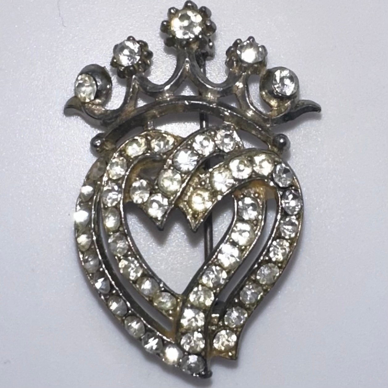 Retro Victorian Revival 1940s silver tone rhinestones double heart crown brooch