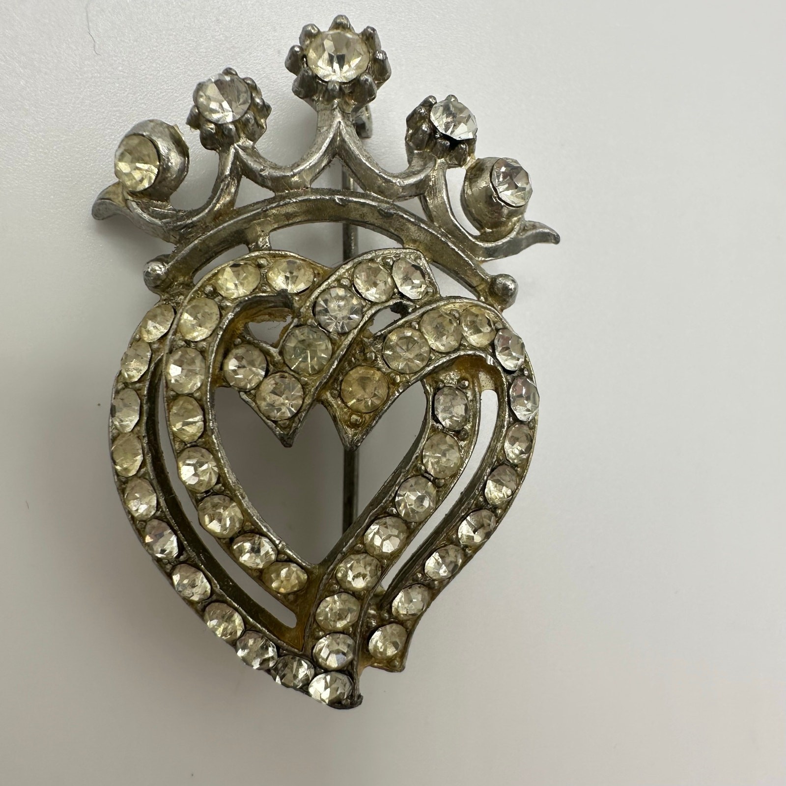 Retro Victorian Revival 1940s silver tone rhinestones double heart crown brooch