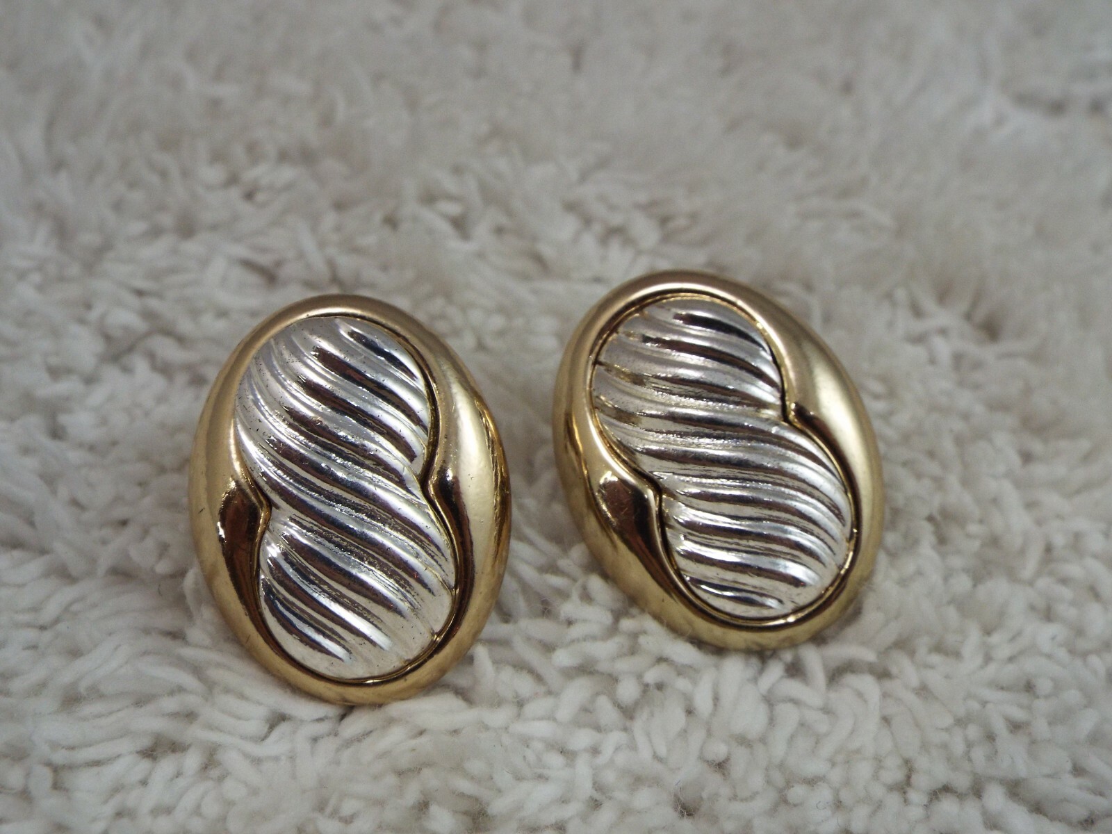 Goldtone Silvertone Button Clip-on Earrings (A53)