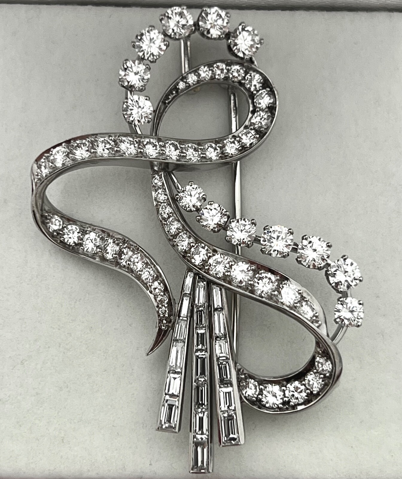 VINTAGE BROOCH / PENDANT PLAT, 5.05 CARAT VVS-VS DIAMONDS, APPR. RET USD $13,000