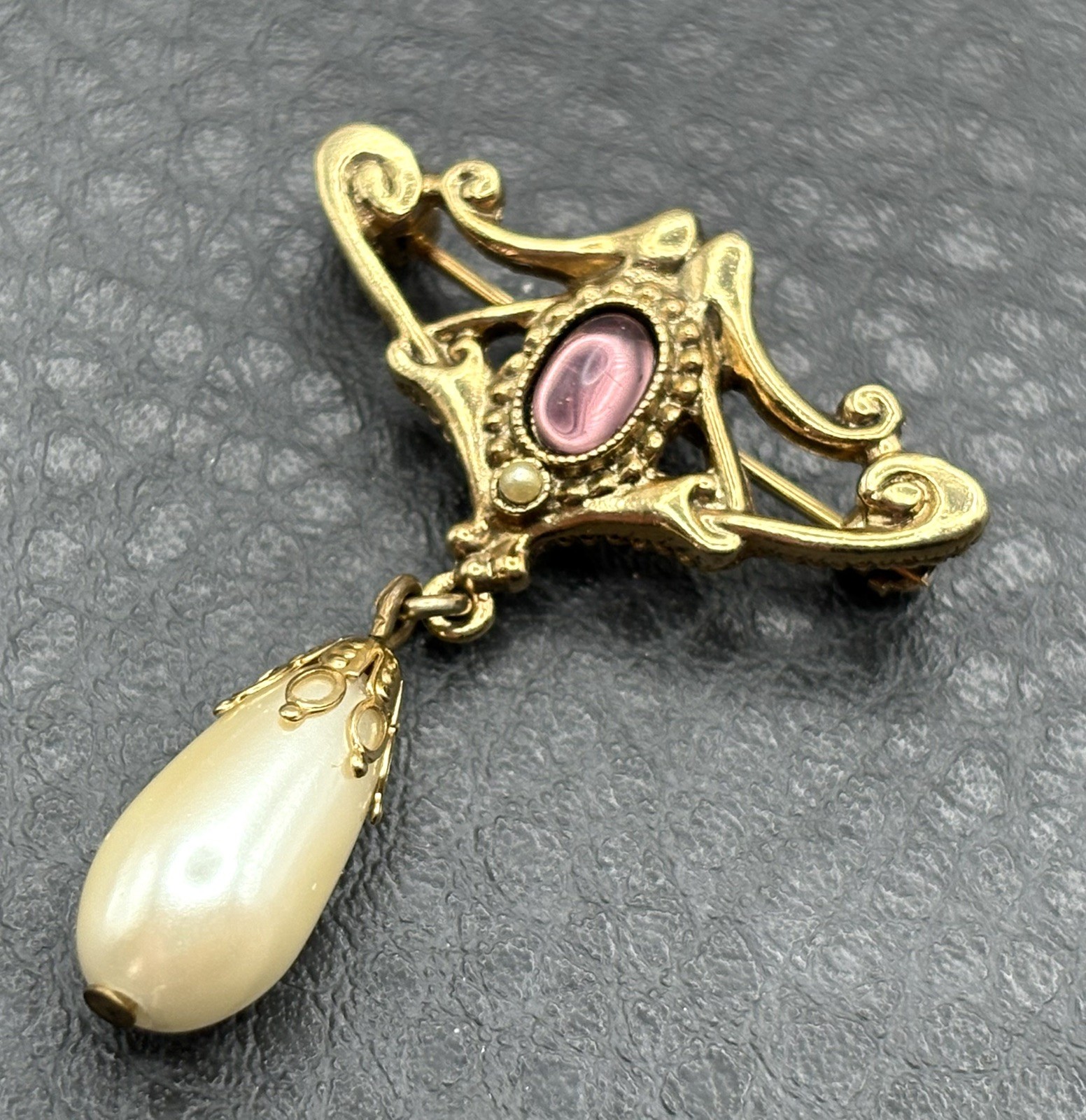 1928 Brand Vintage Pin Brooch Faux Pearl Dangle Purple Gripoix Style Cabochon