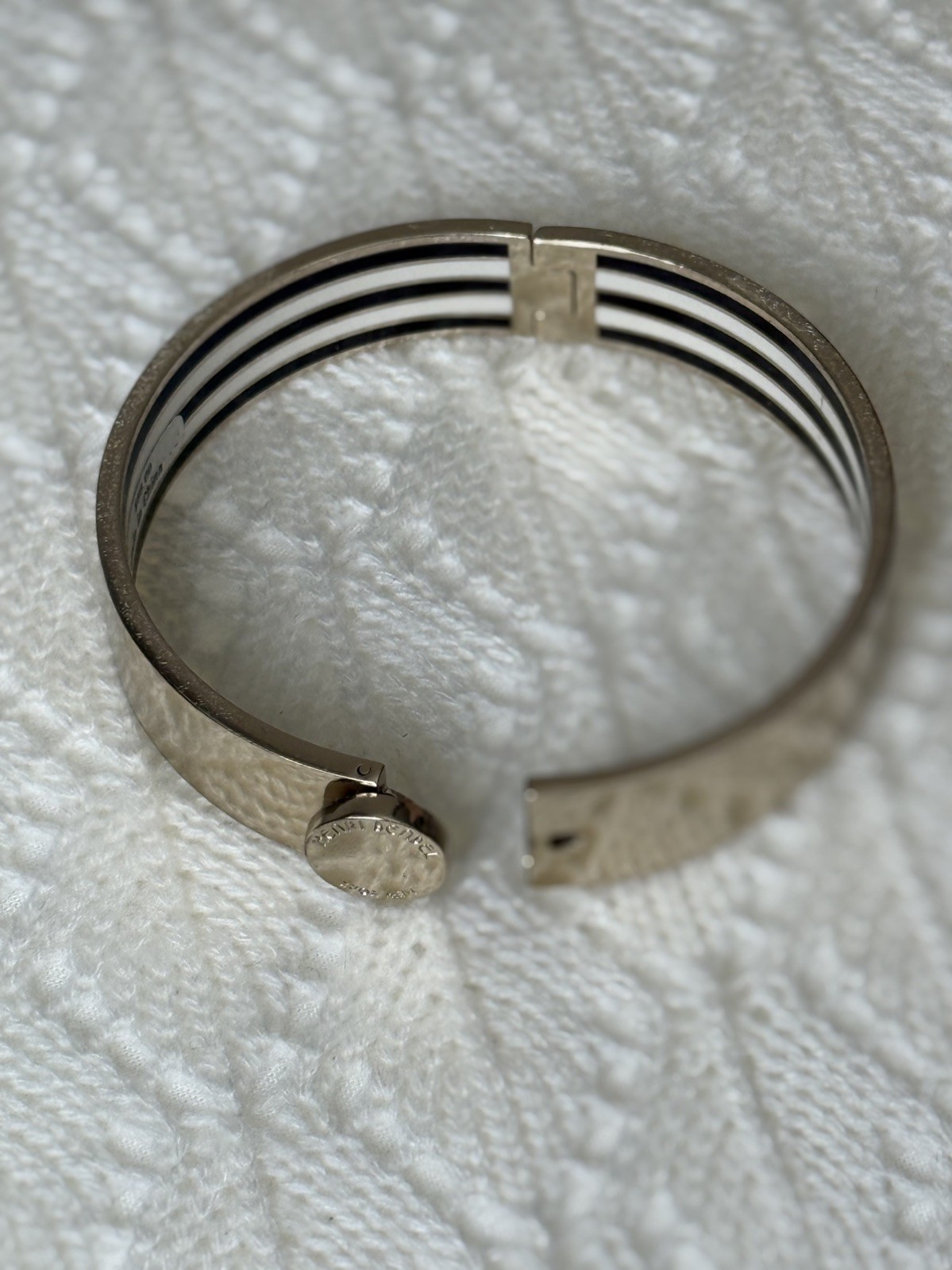 Classic HENRI BENDEL Gold Tone Centennial Stripe Hinged BANGLE BRACELET