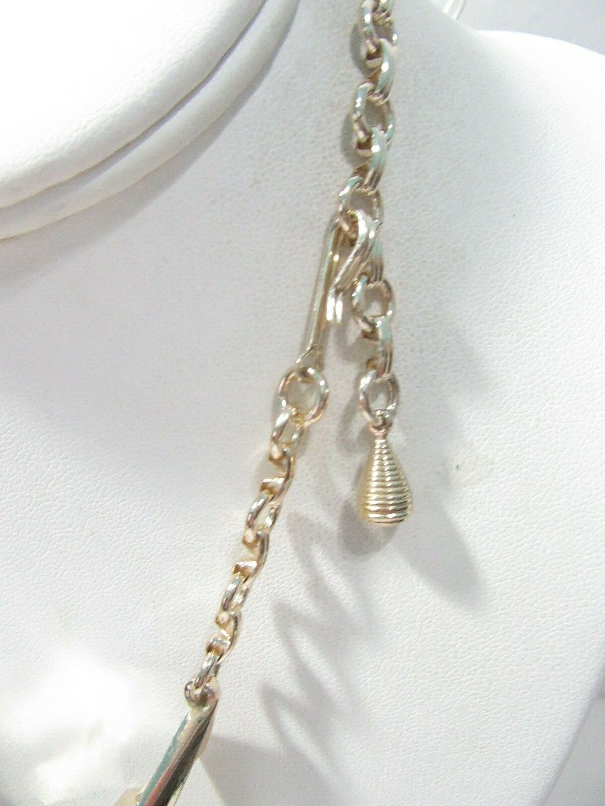 VERY LIGHT METALLIC ALUMINUM TRIANGULAR GEOMETRIC VINTAGE NECKLACE SHINY GOLD